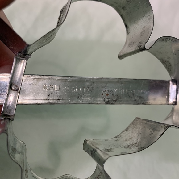 Vintage Mikey Mouse cookie cutter with handle - Picture 3 of 3